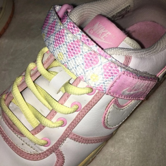 COPY - Women’s/Girls Nike Sneakers - Picture 7 of 8